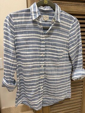 J. Crew “The Perfect Shirt” 100% cotton Blue and White Striped xxs